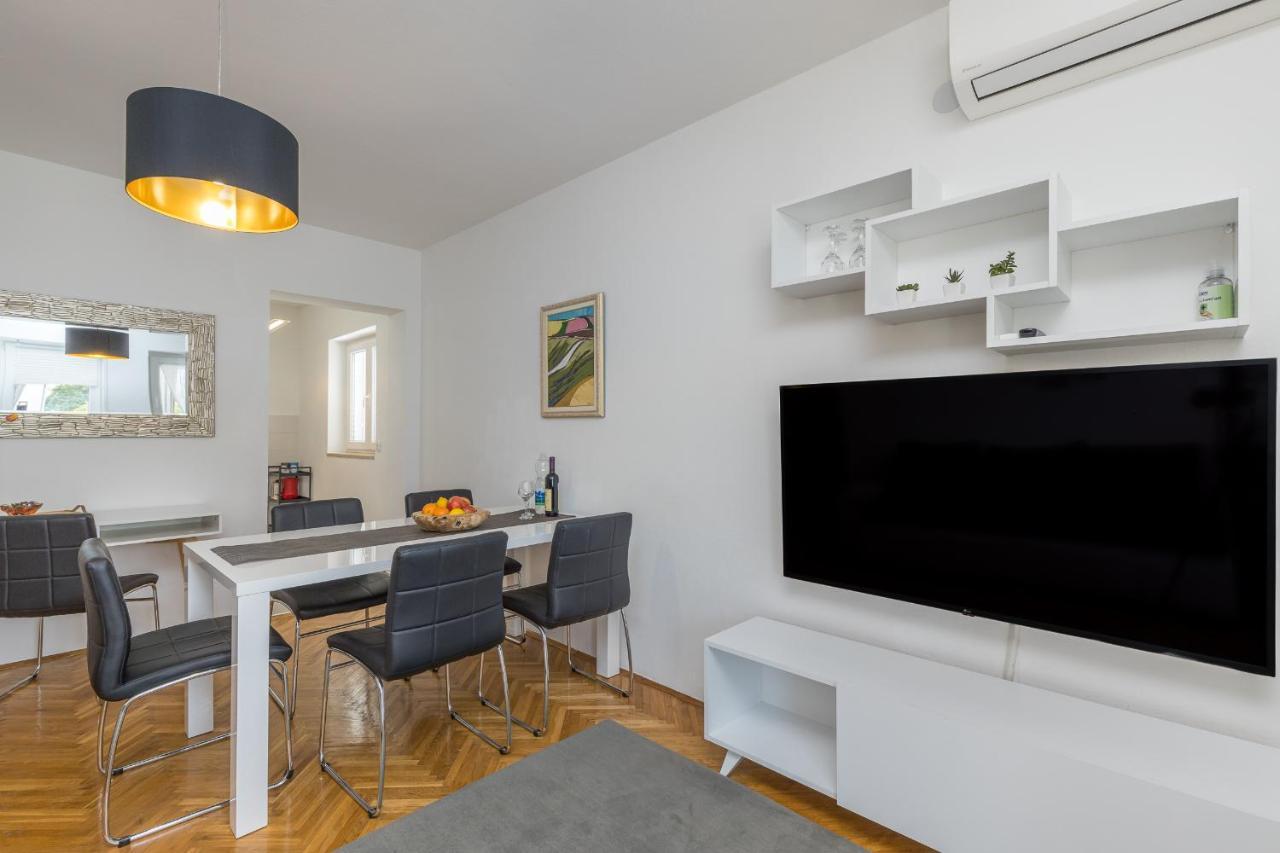 Apartments Hrestak Porec Exterior photo