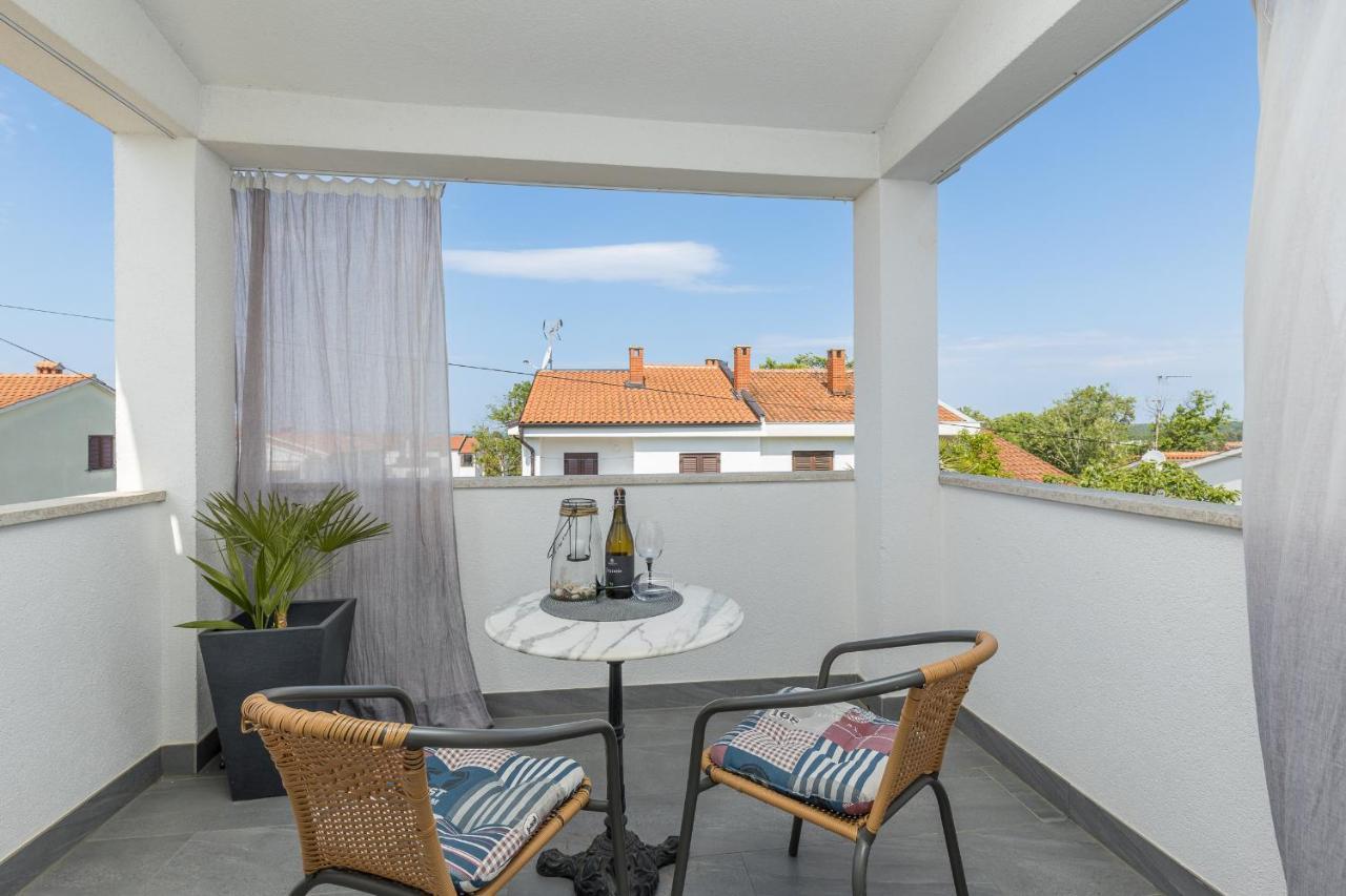 Apartments Hrestak Porec Exterior photo