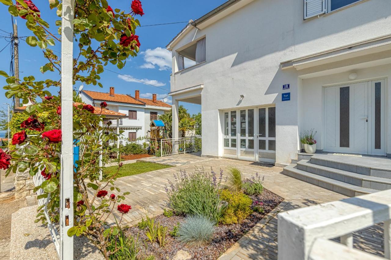 Apartments Hrestak Porec Exterior photo