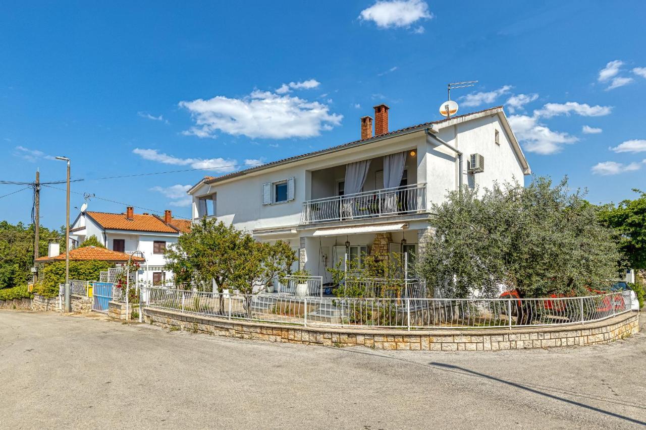 Apartments Hrestak Porec Exterior photo